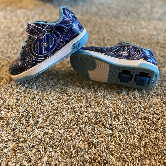 Heely’s shoes Size 3 - Picture 2 of 5